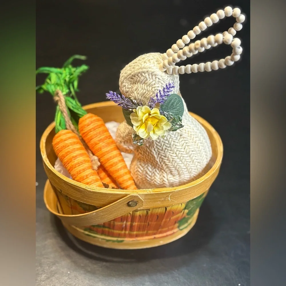 Bunny, carrot bundle in a Carrot Basket - NWOT